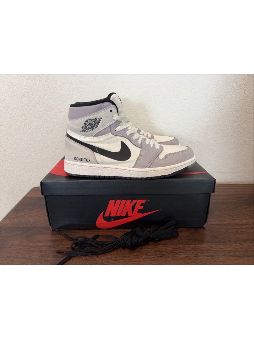 Air Jordan 1 Element GORE-TEX High Light Bone Size 9 Preowned With Box